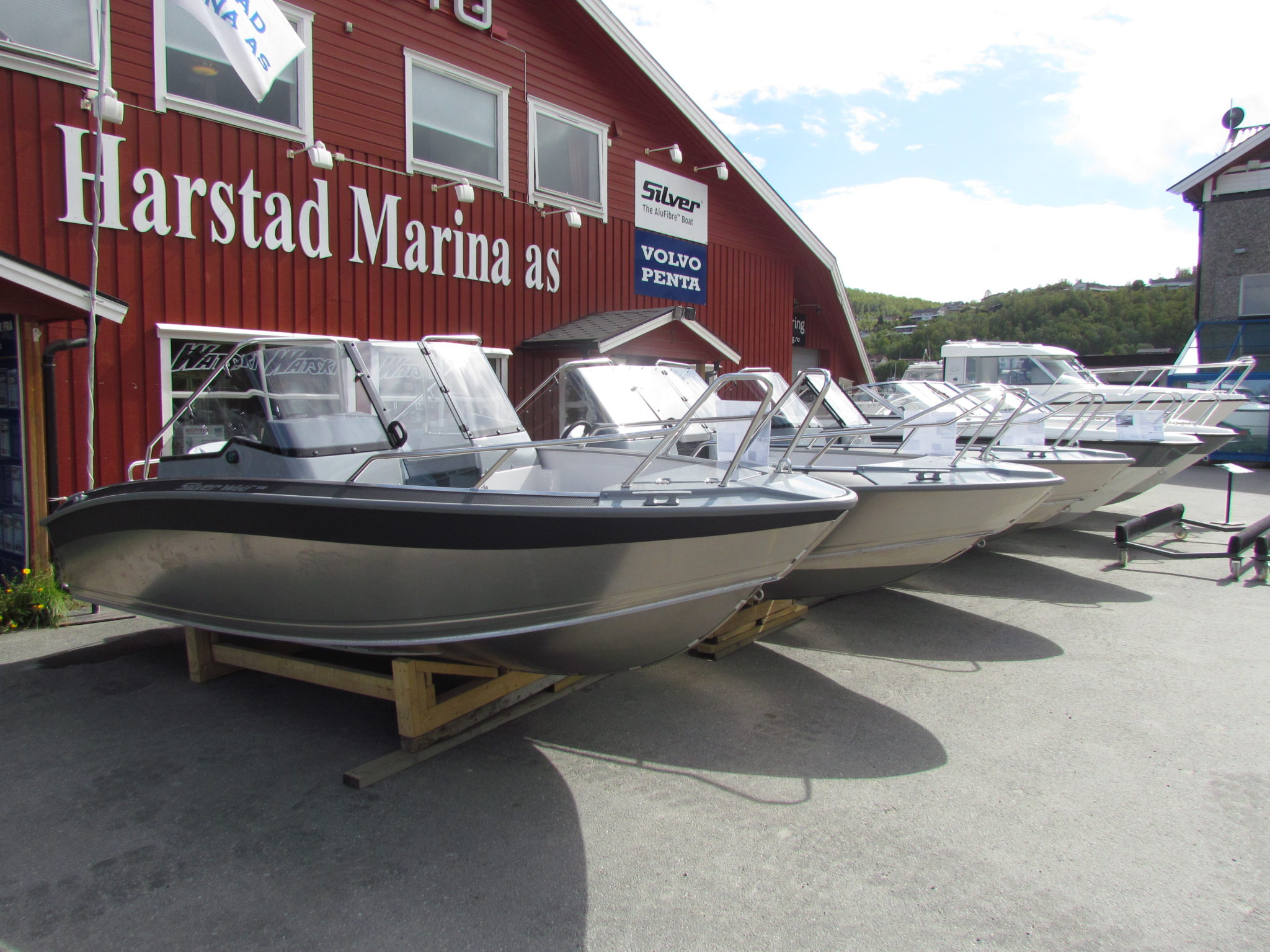 Harstad Marina i nord er forhandler av Silver Boats og Honda Marine. Harstad Marina i nord er forhandler av Silver Boats og Honda Marine.